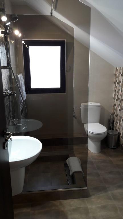 מלון Târgu Jiu Casa Caroli מראה חיצוני תמונה