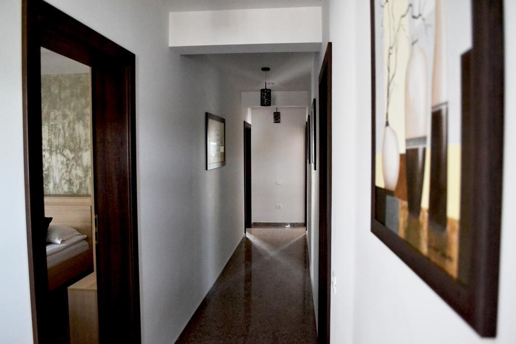 מלון Târgu Jiu Casa Caroli מראה חיצוני תמונה