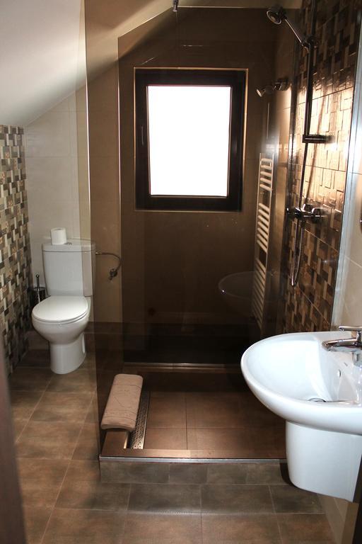מלון Târgu Jiu Casa Caroli מראה חיצוני תמונה